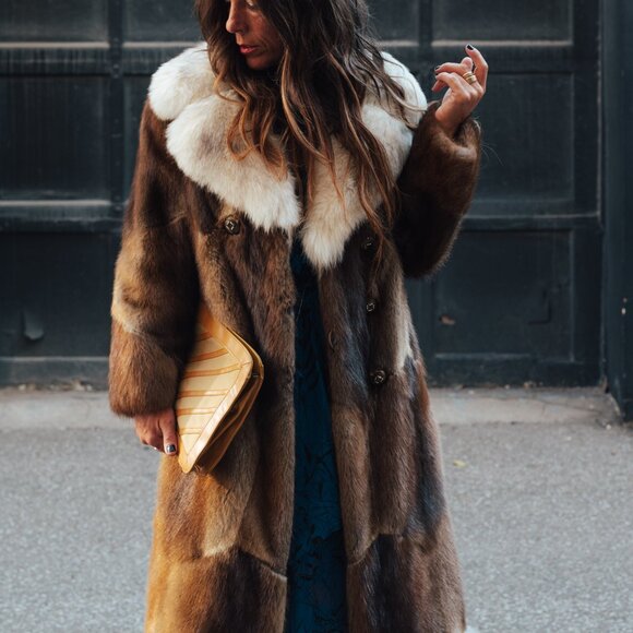 70's Vintage Fur Coat - Picture 5 of 16